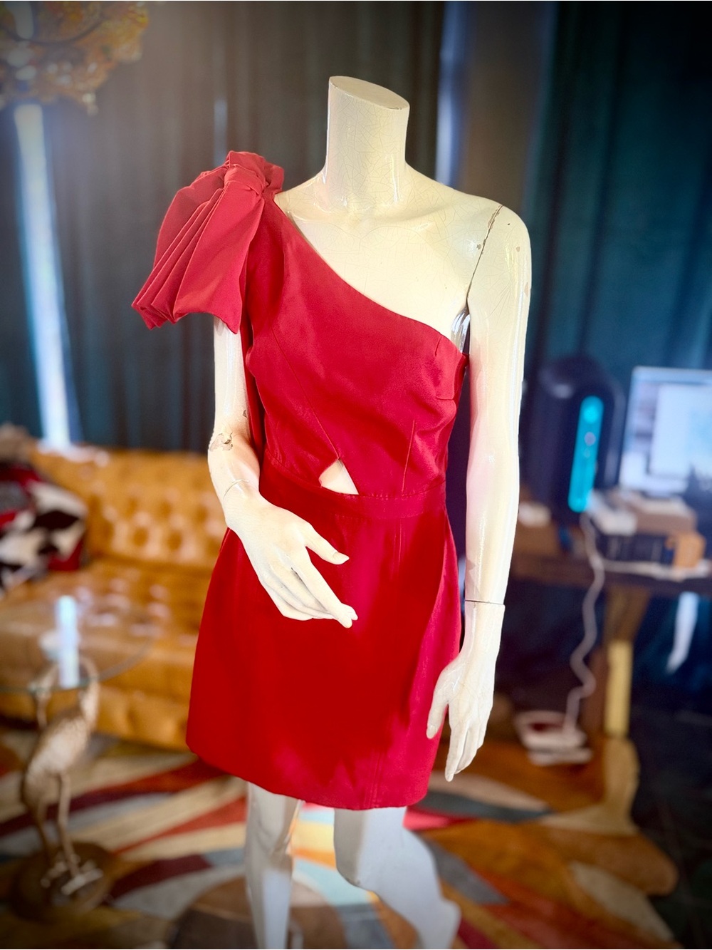 Elegant Red One-Shoulder Bow Mini Dress - Picture 6 of 7